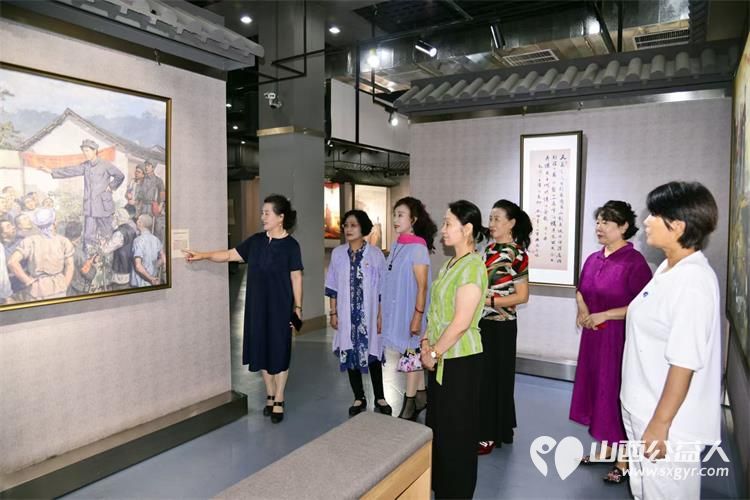 太原市旗袍文化协会组织团队长党员和积极分子前往太原市文化馆参观《革命题材时期美术作品巡展》开展爱国主义学习教育活动 - 第8张 - 山西公益人 太原市旗袍文化协会组织团队长党员和积极分子前往太原市文化馆参观《革命题材时期美术作品巡展》开展爱国主义学习教育活动 - 第8张