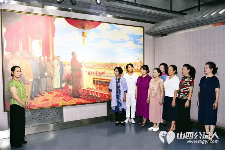 太原市旗袍文化协会组织团队长党员和积极分子前往太原市文化馆参观《革命题材时期美术作品巡展》开展爱国主义学习教育活动 - 第7张 - 山西公益人 太原市旗袍文化协会组织团队长党员和积极分子前往太原市文化馆参观《革命题材时期美术作品巡展》开展爱国主义学习教育活动 - 第7张