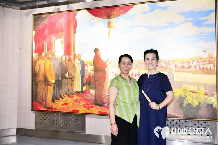 太原市旗袍文化协会组织团队长党员和积极分子前往太原市文化馆参观《革命题材时期美术作品巡展》开展爱国主义学习教育活动 - 第6张 - 山西公益人 太原市旗袍文化协会组织团队长党员和积极分子前往太原市文化馆参观《革命题材时期美术作品巡展》开展爱国主义学习教育活动 - 第6张