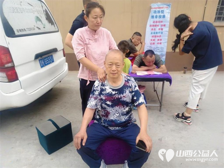 介休市敬老协会组织志愿者2025年8月20日走进西关街道绵山北街社区为社区所有老人们爱心理发、按摩理疗、义诊 - 第17张 - 山西公益人 介休市敬老协会组织志愿者2025年8月20日走进西关街道绵山北街社区为社区所有老人们爱心理发、按摩理疗、义诊 - 第17张