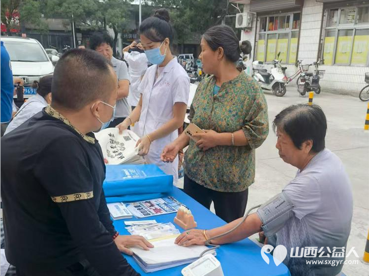 介休市敬老协会组织志愿者2025年8月20日走进西关街道绵山北街社区为社区所有老人们爱心理发、按摩理疗、义诊 - 第25张 - 山西公益人 介休市敬老协会组织志愿者2025年8月20日走进西关街道绵山北街社区为社区所有老人们爱心理发、按摩理疗、义诊 - 第25张