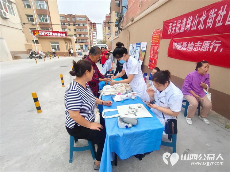 介休市敬老协会组织志愿者2025年8月20日走进西关街道绵山北街社区为社区所有老人们爱心理发、按摩理疗、义诊 - 第30张 - 山西公益人 介休市敬老协会组织志愿者2025年8月20日走进西关街道绵山北街社区为社区所有老人们爱心理发、按摩理疗、义诊 - 第30张