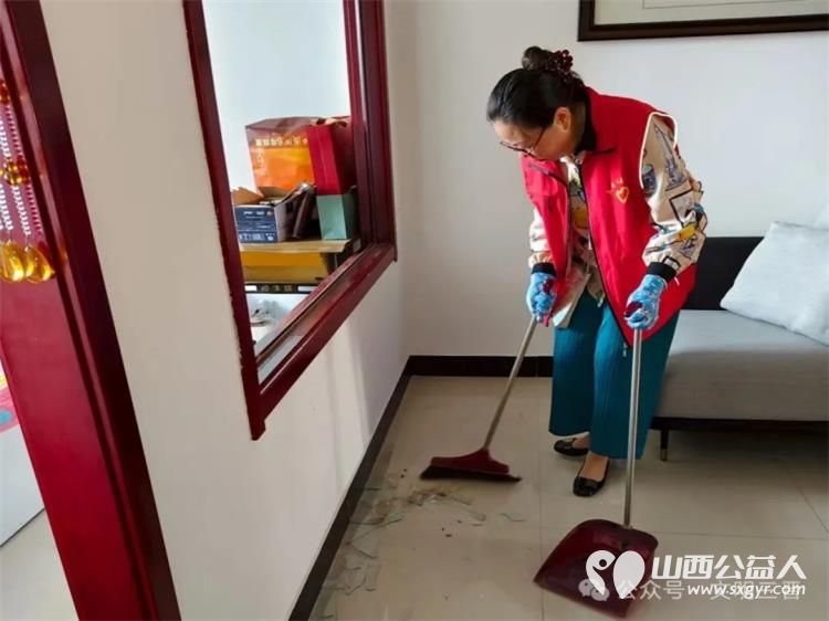 益起来爱心暖东冶----五台爱心团队在东冶镇凯欣园小区发生的天然气爆炸事故后服务空巢老人的生活用行动为群众办实事 - 第17张