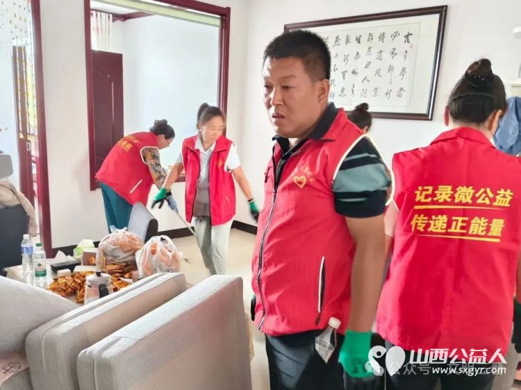 益起来爱心暖东冶----五台爱心团队在东冶镇凯欣园小区发生的天然气爆炸事故后服务空巢老人的生活用行动为群众办实事 - 第3张