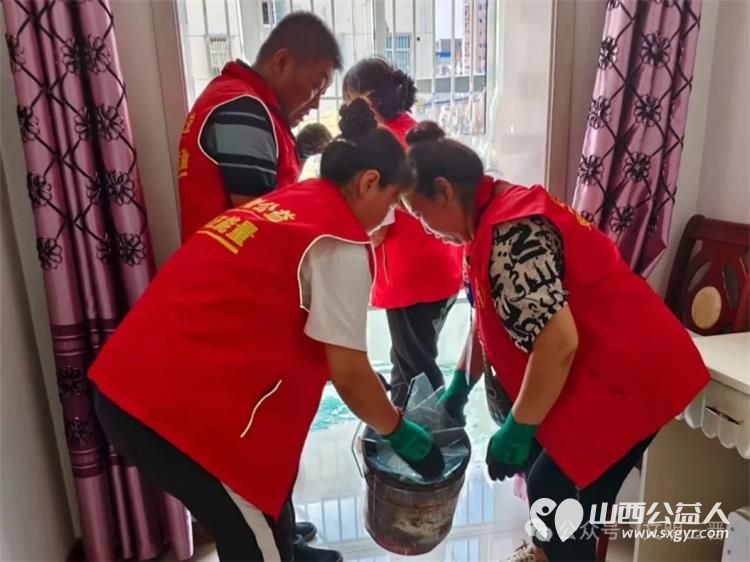 益起来爱心暖东冶----五台爱心团队在东冶镇凯欣园小区发生的天然气爆炸事故后服务空巢老人的生活用行动为群众办实事 - 第16张