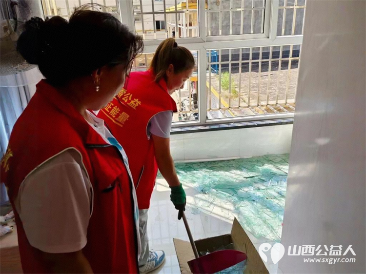 益起来爱心暖东冶----五台爱心团队在东冶镇凯欣园小区发生的天然气爆炸事故后服务空巢老人的生活用行动为群众办实事 - 第10张