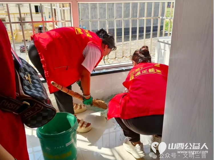 益起来爱心暖东冶----五台爱心团队在东冶镇凯欣园小区发生的天然气爆炸事故后服务空巢老人的生活用行动为群众办实事 - 第13张