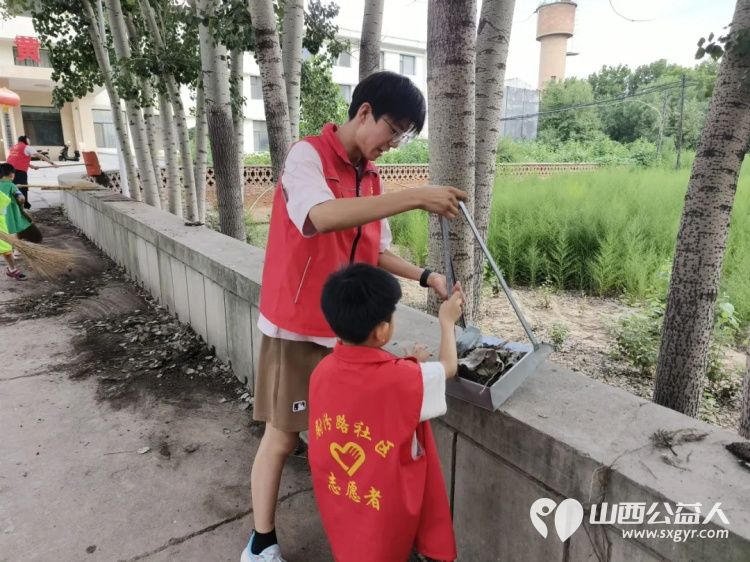 五社联动聚活力 吕梁市离石区青年志愿者协会携手尉汾路社区组织小志愿者们扫出干净路喝出甜蜜味 - 第2张 - 山西公益人 五社联动聚活力 吕梁市离石区青年志愿者协会携手尉汾路社区组织小志愿者们扫出干净路喝出甜蜜味 - 第2张