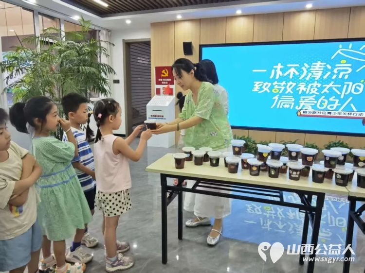 五社联动聚活力 吕梁市离石区青年志愿者协会携手尉汾路社区组织小志愿者们扫出干净路喝出甜蜜味 - 第6张 - 山西公益人 五社联动聚活力 吕梁市离石区青年志愿者协会携手尉汾路社区组织小志愿者们扫出干净路喝出甜蜜味 - 第6张