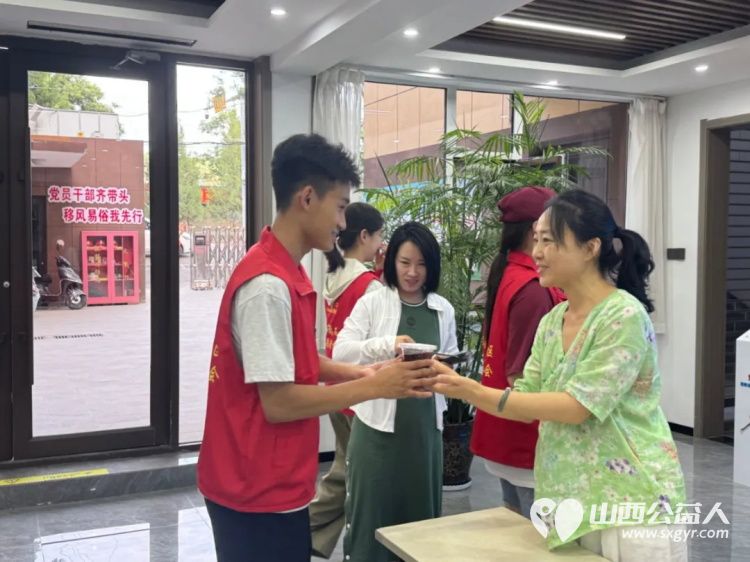 五社联动聚活力 吕梁市离石区青年志愿者协会携手尉汾路社区组织小志愿者们扫出干净路喝出甜蜜味 - 第8张 - 山西公益人 五社联动聚活力 吕梁市离石区青年志愿者协会携手尉汾路社区组织小志愿者们扫出干净路喝出甜蜜味 - 第8张