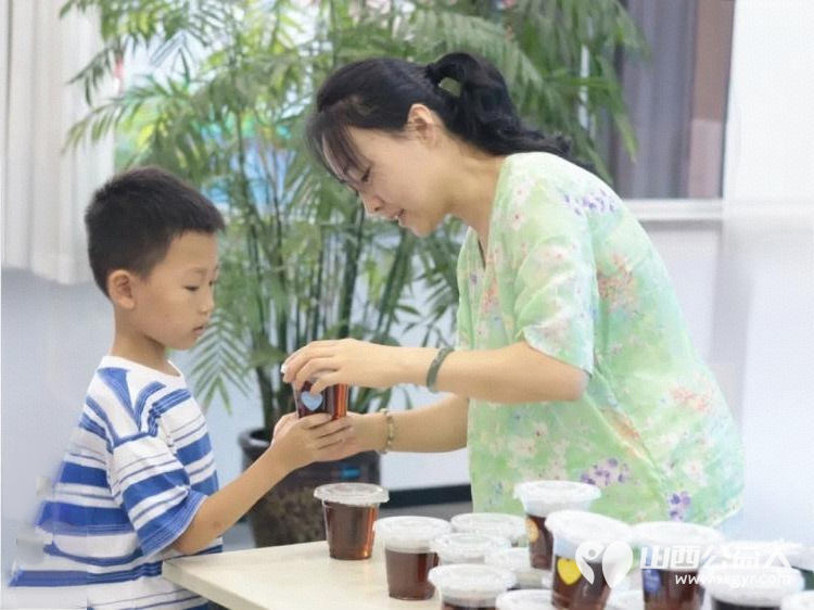 五社联动聚活力 吕梁市离石区青年志愿者协会携手尉汾路社区组织小志愿者们扫出干净路喝出甜蜜味 - 第7张 - 山西公益人 五社联动聚活力 吕梁市离石区青年志愿者协会携手尉汾路社区组织小志愿者们扫出干净路喝出甜蜜味 - 第7张