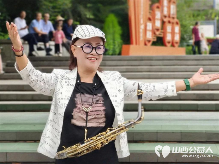 忻府区广播便民服务群携手多家公益团队在忻州市体育公园举行纪念抗日战争胜利80周年公益演出 - 第17张 - 山西公益人 忻府区广播便民服务群携手多家公益团队在忻州市体育公园举行纪念抗日战争胜利80周年公益演出 - 第17张