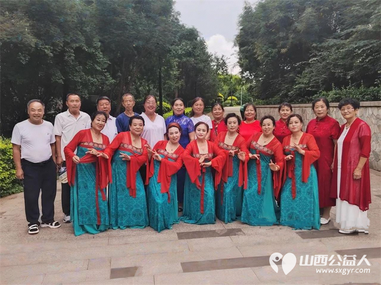 忻府区广播便民服务群携手多家公益团队在忻州市体育公园举行纪念抗日战争胜利80周年公益演出 - 第8张 - 山西公益人 忻府区广播便民服务群携手多家公益团队在忻州市体育公园举行纪念抗日战争胜利80周年公益演出 - 第8张