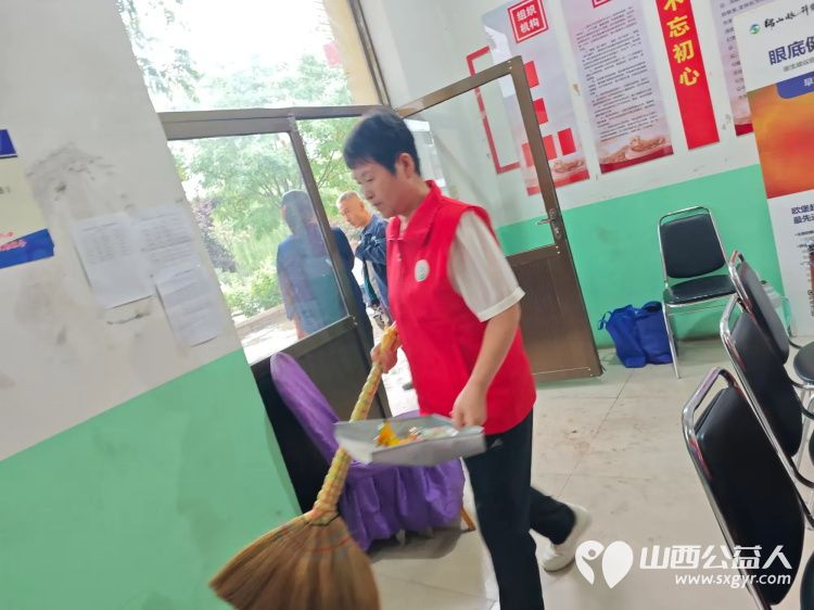 介休市敬老协会孝善行之敬老助老活动2025年8月23日走进张兰镇上梁村为60岁以上所有老人们爱心理发义诊 - 第21张 - 山西公益人 介休市敬老协会孝善行之敬老助老活动2025年8月23日走进张兰镇上梁村为60岁以上所有老人们爱心理发义诊 - 第21张