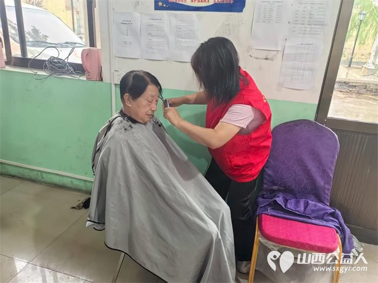 介休市敬老协会孝善行之敬老助老活动2025年8月23日走进张兰镇上梁村为60岁以上所有老人们爱心理发义诊 - 第20张 - 山西公益人 介休市敬老协会孝善行之敬老助老活动2025年8月23日走进张兰镇上梁村为60岁以上所有老人们爱心理发义诊 - 第20张