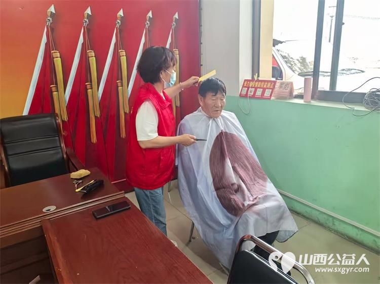 介休市敬老协会孝善行之敬老助老活动2025年8月23日走进张兰镇上梁村为60岁以上所有老人们爱心理发义诊 - 第11张 - 山西公益人 介休市敬老协会孝善行之敬老助老活动2025年8月23日走进张兰镇上梁村为60岁以上所有老人们爱心理发义诊 - 第11张