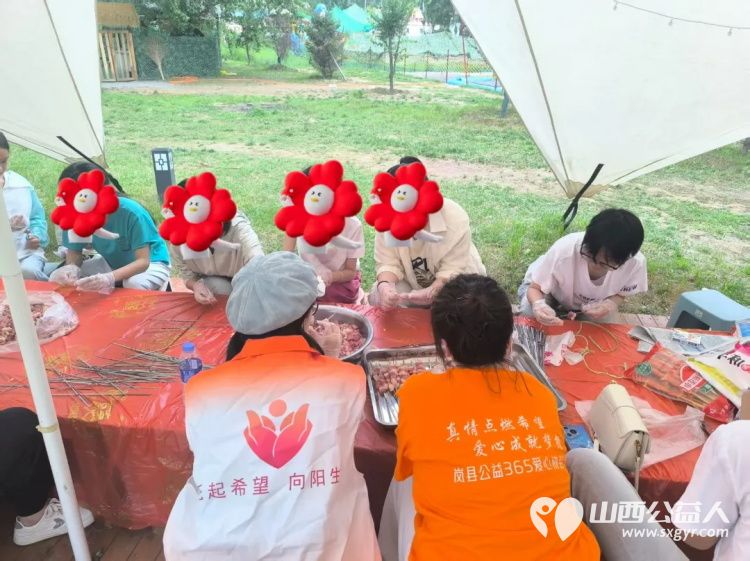 以爱为纽带在自然中传递温暖 岚县公益365爱心协会组织30余名阳光亲人陪伴志愿者与服务对象齐聚于此岚县岚城镇闹沐浴村举办阳光亲人----亲情陪伴活动 - 第5张 - 山西公益人 以爱为纽带在自然中传递温暖 岚县公益365爱心协会组织30余名阳光亲人陪伴志愿者与服务对象齐聚于此岚县岚城镇闹沐浴村举办阳光亲人----亲情陪伴活动 - 第5张