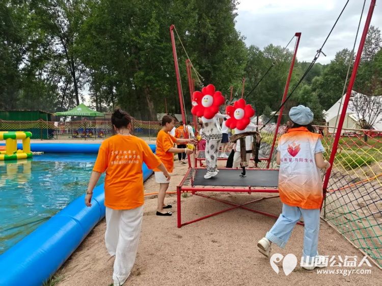 以爱为纽带在自然中传递温暖 岚县公益365爱心协会组织30余名阳光亲人陪伴志愿者与服务对象齐聚于此岚县岚城镇闹沐浴村举办阳光亲人----亲情陪伴活动 - 第10张 - 山西公益人 以爱为纽带在自然中传递温暖 岚县公益365爱心协会组织30余名阳光亲人陪伴志愿者与服务对象齐聚于此岚县岚城镇闹沐浴村举办阳光亲人----亲情陪伴活动 - 第10张