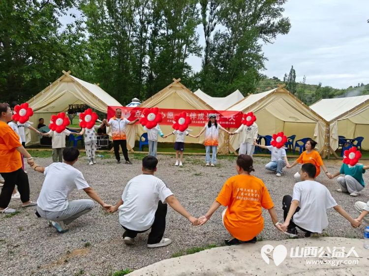 以爱为纽带在自然中传递温暖 岚县公益365爱心协会组织30余名阳光亲人陪伴志愿者与服务对象齐聚于此岚县岚城镇闹沐浴村举办阳光亲人----亲情陪伴活动 - 第8张 - 山西公益人 以爱为纽带在自然中传递温暖 岚县公益365爱心协会组织30余名阳光亲人陪伴志愿者与服务对象齐聚于此岚县岚城镇闹沐浴村举办阳光亲人----亲情陪伴活动 - 第8张