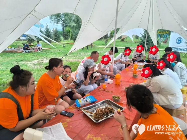 以爱为纽带在自然中传递温暖 岚县公益365爱心协会组织30余名阳光亲人陪伴志愿者与服务对象齐聚于此岚县岚城镇闹沐浴村举办阳光亲人----亲情陪伴活动 - 第2张 - 山西公益人 以爱为纽带在自然中传递温暖 岚县公益365爱心协会组织30余名阳光亲人陪伴志愿者与服务对象齐聚于此岚县岚城镇闹沐浴村举办阳光亲人----亲情陪伴活动 - 第2张