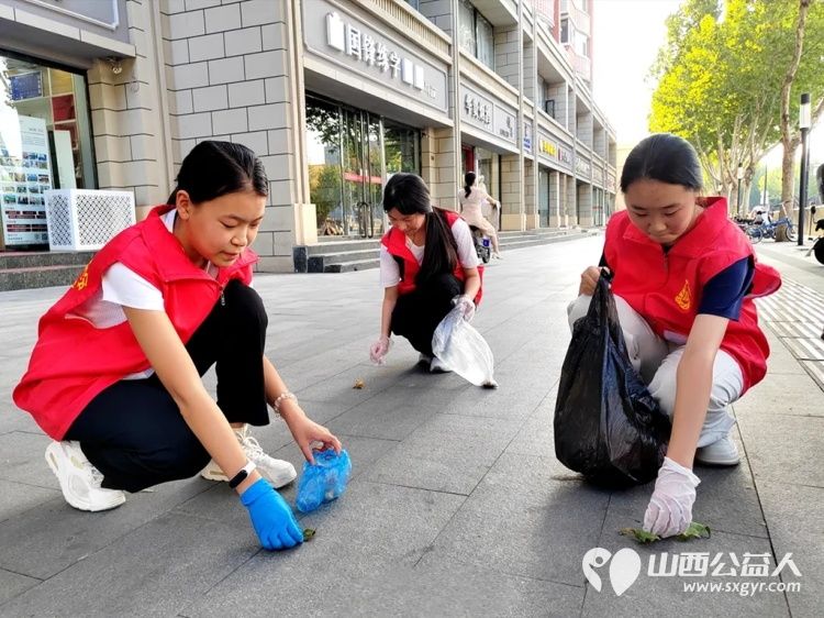 临汾街头文明范儿----临汾市护苗爱心志愿服务队30余名志愿红在市区十字路口沿街路面停车区域开展志愿服务让临汾多了份看得见的文明与感动 - 第19张 - 山西公益人 临汾街头文明范儿----临汾市护苗爱心志愿服务队30余名志愿红在市区十字路口沿街路面停车区域开展志愿服务让临汾多了份看得见的文明与感动 - 第19张