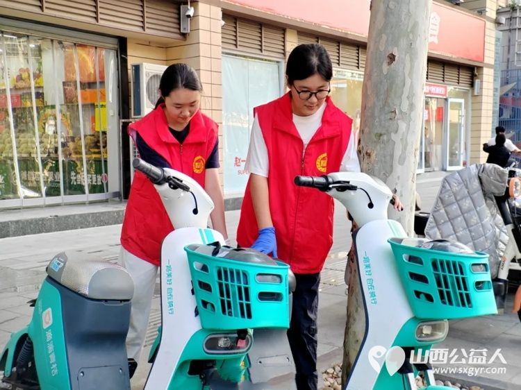 临汾街头文明范儿----临汾市护苗爱心志愿服务队30余名志愿红在市区十字路口沿街路面停车区域开展志愿服务让临汾多了份看得见的文明与感动 - 第29张 - 山西公益人 临汾街头文明范儿----临汾市护苗爱心志愿服务队30余名志愿红在市区十字路口沿街路面停车区域开展志愿服务让临汾多了份看得见的文明与感动 - 第29张