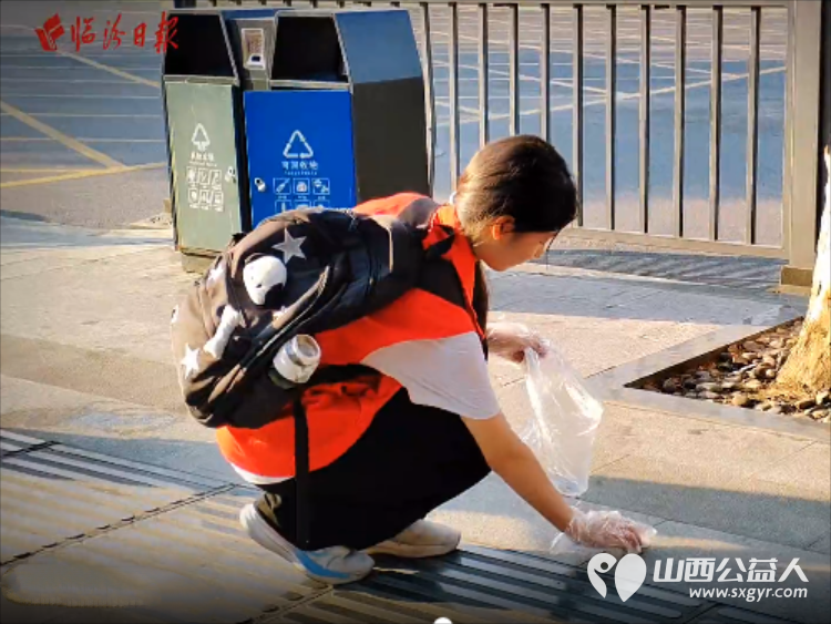 临汾街头文明范儿----临汾市护苗爱心志愿服务队30余名志愿红在市区十字路口沿街路面停车区域开展志愿服务让临汾多了份看得见的文明与感动 - 第16张 - 山西公益人 临汾街头文明范儿----临汾市护苗爱心志愿服务队30余名志愿红在市区十字路口沿街路面停车区域开展志愿服务让临汾多了份看得见的文明与感动 - 第16张