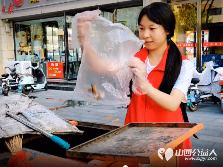 临汾街头文明范儿----临汾市护苗爱心志愿服务队30余名志愿红在市区十字路口沿街路面停车区域开展志愿服务让临汾多了份看得见的文明与感动 - 第20张 - 山西公益人 临汾街头文明范儿----临汾市护苗爱心志愿服务队30余名志愿红在市区十字路口沿街路面停车区域开展志愿服务让临汾多了份看得见的文明与感动 - 第20张