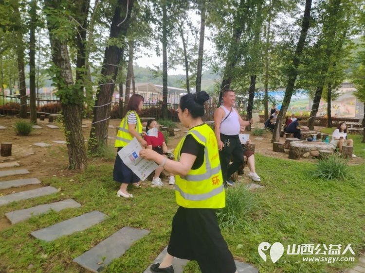 忻州市环保志愿者协会走进云中河上游生态园开展环保主题宣传活动活动得到了游园群众的广泛好评共同为忻州打造绿色宜居环境筑牢基础 - 第4张