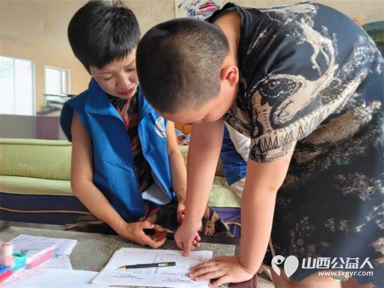 长治市小雨点公益志愿者协会思源分会助学三名困境家庭学生圆梦活动为每位学生捐赠人民币1000元帮助他们完成学业 - 第7张 - 山西公益人 长治市小雨点公益志愿者协会思源分会助学三名困境家庭学生圆梦活动为每位学生捐赠人民币1000元帮助他们完成学业 - 第7张
