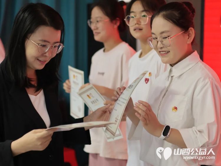 青春绽芳华这些瞬间太燃了！吕梁市离石区青年志愿者协会2025年学生暑期社会实践活动总结表扬会 - 第11张