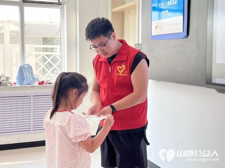 青春绽芳华这些瞬间太燃了！吕梁市离石区青年志愿者协会2025年学生暑期社会实践活动总结表扬会 - 第17张