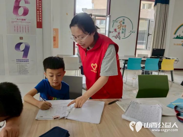 青春绽芳华这些瞬间太燃了！吕梁市离石区青年志愿者协会2025年学生暑期社会实践活动总结表扬会 - 第16张