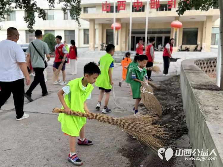 青春绽芳华这些瞬间太燃了！吕梁市离石区青年志愿者协会2025年学生暑期社会实践活动总结表扬会 - 第36张