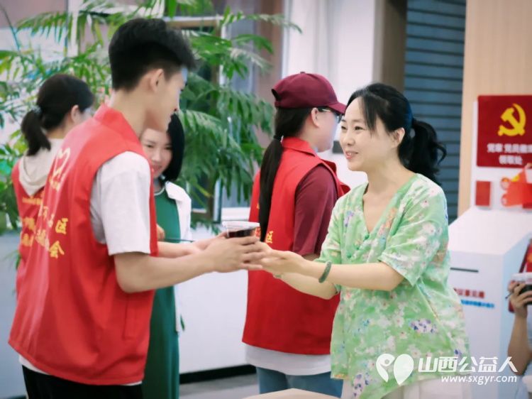 青春绽芳华这些瞬间太燃了！吕梁市离石区青年志愿者协会2025年学生暑期社会实践活动总结表扬会 - 第35张