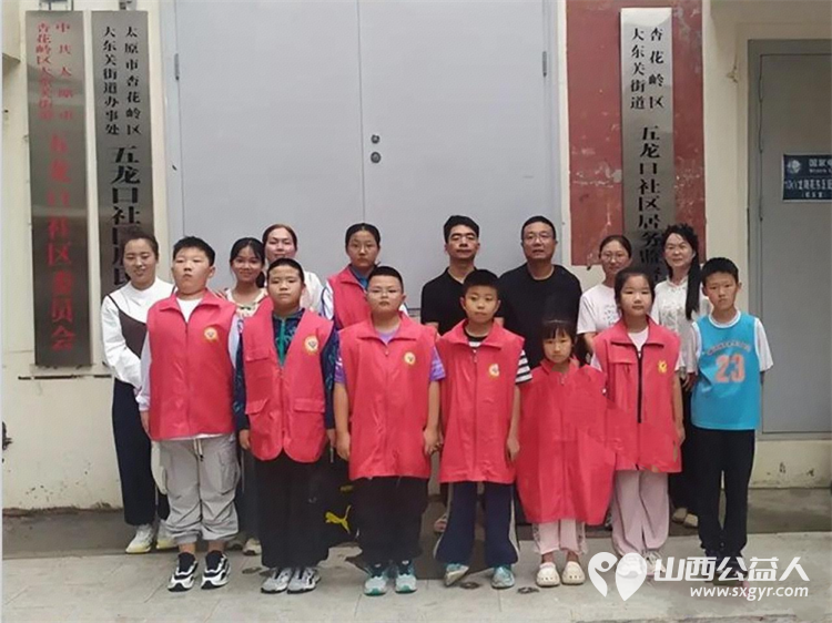 风雨无阻送温情青春助力暖夕阳----太原市烛光志愿服务中心携手五龙口社区暑期慰问贫困残疾老人活动纪实为贫困残疾人家庭送上了牛奶水果糕点等慰问品 - 第1张 - 山西公益人 风雨无阻送温情青春助力暖夕阳----太原市烛光志愿服务中心携手五龙口社区暑期慰问贫困残疾老人活动纪实为贫困残疾人家庭送上了牛奶水果糕点等慰问品 - 第1张