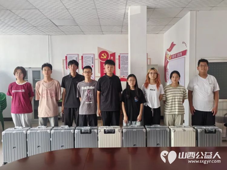 兴县同城爱心公益协会召开志愿者子女中高考升学座谈会向今年参加中高考的9名志愿者子女表示热烈祝贺为他们升入大学和高中送去协会的关怀和温暖 - 第2张 - 山西公益人 兴县同城爱心公益协会召开志愿者子女中高考升学座谈会向今年参加中高考的9名志愿者子女表示热烈祝贺为他们升入大学和高中送去协会的关怀和温暖 - 第2张