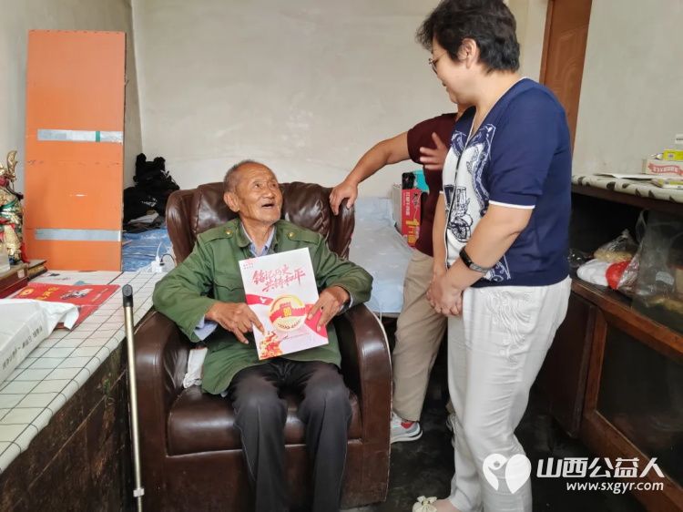 太谷区委统战部联合太谷区侨联、太谷区心连心志愿者协会共同开展了主题为铭记历史共铸和平的慰问抗战老兵活动看望了7位年逾九旬的抗战老兵 - 第7张