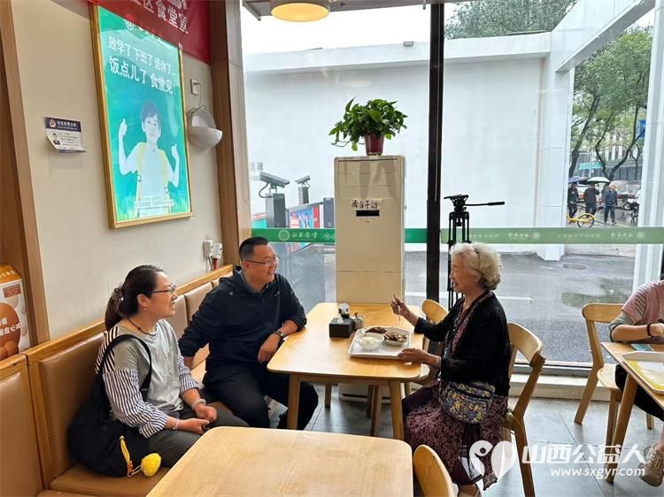 暖心“食”光！山西省红十字志愿者协会协助新建南路二社区食堂给十二位老人免费午餐上线解决老人们真正的需求 - 第6张