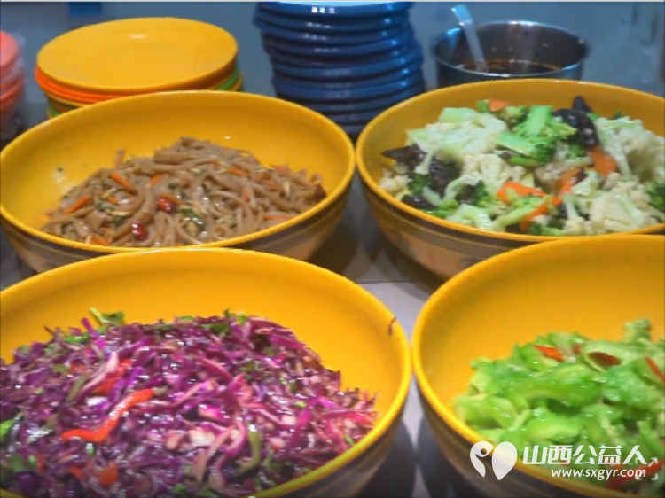 暖心“食”光！山西省红十字志愿者协会协助新建南路二社区食堂给十二位老人免费午餐上线解决老人们真正的需求 - 第13张