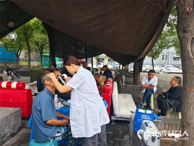 志愿服务进社区健康活动暖人心----介休市敬老协会志愿者2025年8月27日走进东南街道南大街社区为社区所有老人们爱心理发义诊 - 第15张 - 山西公益人 志愿服务进社区健康活动暖人心----介休市敬老协会志愿者2025年8月27日走进东南街道南大街社区为社区所有老人们爱心理发义诊 - 第15张
