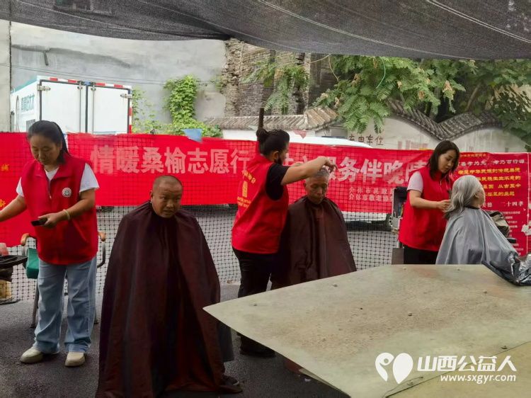 志愿服务进社区健康活动暖人心----介休市敬老协会志愿者2025年8月27日走进东南街道南大街社区为社区所有老人们爱心理发义诊 - 第7张 - 山西公益人 志愿服务进社区健康活动暖人心----介休市敬老协会志愿者2025年8月27日走进东南街道南大街社区为社区所有老人们爱心理发义诊 - 第7张