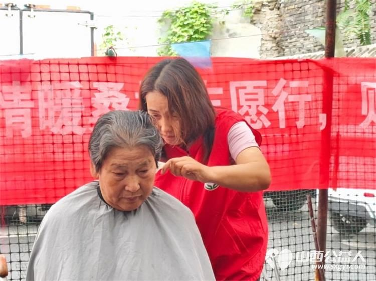 志愿服务进社区健康活动暖人心----介休市敬老协会志愿者2025年8月27日走进东南街道南大街社区为社区所有老人们爱心理发义诊 - 第23张 - 山西公益人 志愿服务进社区健康活动暖人心----介休市敬老协会志愿者2025年8月27日走进东南街道南大街社区为社区所有老人们爱心理发义诊 - 第23张