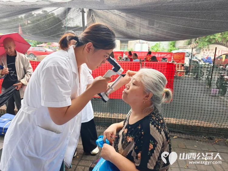 志愿服务进社区健康活动暖人心----介休市敬老协会志愿者2025年8月27日走进东南街道南大街社区为社区所有老人们爱心理发义诊 - 第13张 - 山西公益人 志愿服务进社区健康活动暖人心----介休市敬老协会志愿者2025年8月27日走进东南街道南大街社区为社区所有老人们爱心理发义诊 - 第13张