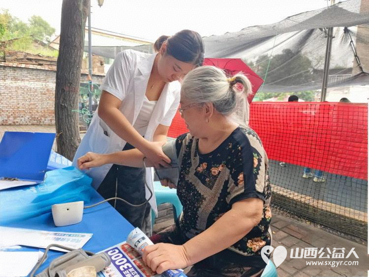 志愿服务进社区健康活动暖人心----介休市敬老协会志愿者2025年8月27日走进东南街道南大街社区为社区所有老人们爱心理发义诊 - 第14张 - 山西公益人 志愿服务进社区健康活动暖人心----介休市敬老协会志愿者2025年8月27日走进东南街道南大街社区为社区所有老人们爱心理发义诊 - 第14张