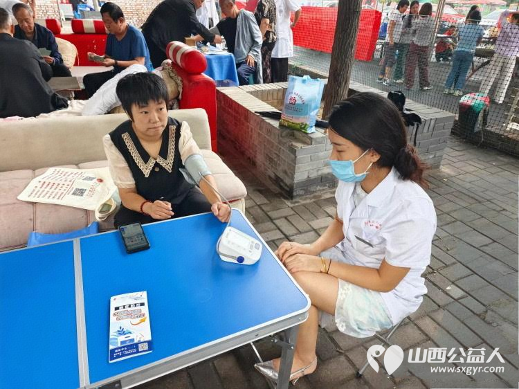 志愿服务进社区健康活动暖人心----介休市敬老协会志愿者2025年8月27日走进东南街道南大街社区为社区所有老人们爱心理发义诊 - 第16张 - 山西公益人 志愿服务进社区健康活动暖人心----介休市敬老协会志愿者2025年8月27日走进东南街道南大街社区为社区所有老人们爱心理发义诊 - 第16张