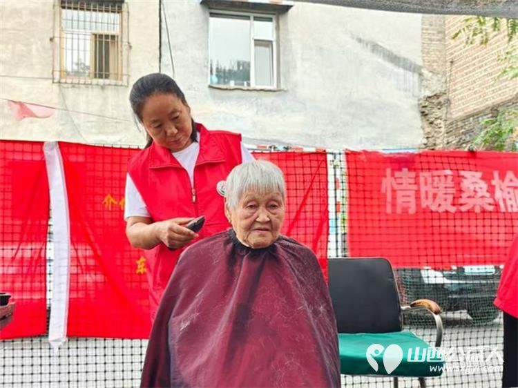 志愿服务进社区健康活动暖人心----介休市敬老协会志愿者2025年8月27日走进东南街道南大街社区为社区所有老人们爱心理发义诊 - 第24张 - 山西公益人 志愿服务进社区健康活动暖人心----介休市敬老协会志愿者2025年8月27日走进东南街道南大街社区为社区所有老人们爱心理发义诊 - 第24张