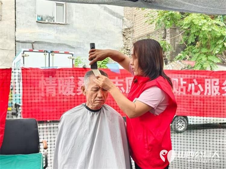 志愿服务进社区健康活动暖人心----介休市敬老协会志愿者2025年8月27日走进东南街道南大街社区为社区所有老人们爱心理发义诊 - 第12张 - 山西公益人 志愿服务进社区健康活动暖人心----介休市敬老协会志愿者2025年8月27日走进东南街道南大街社区为社区所有老人们爱心理发义诊 - 第12张