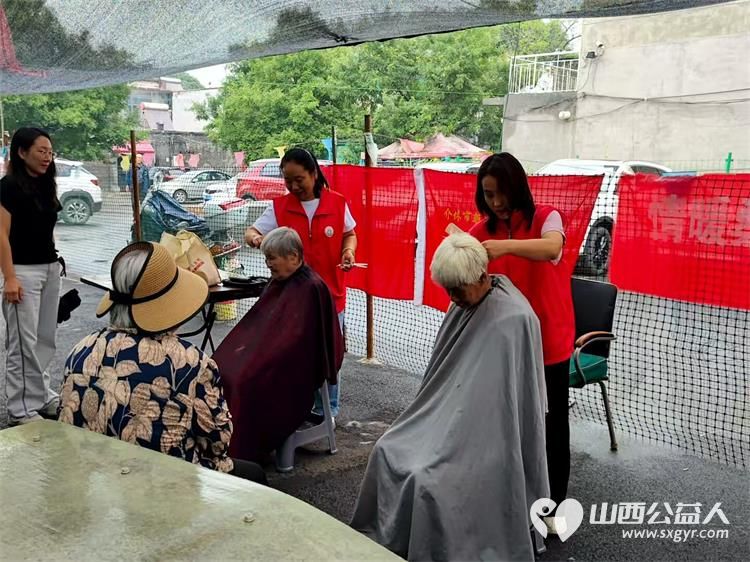 志愿服务进社区健康活动暖人心----介休市敬老协会志愿者2025年8月27日走进东南街道南大街社区为社区所有老人们爱心理发义诊 - 第8张 - 山西公益人 志愿服务进社区健康活动暖人心----介休市敬老协会志愿者2025年8月27日走进东南街道南大街社区为社区所有老人们爱心理发义诊 - 第8张