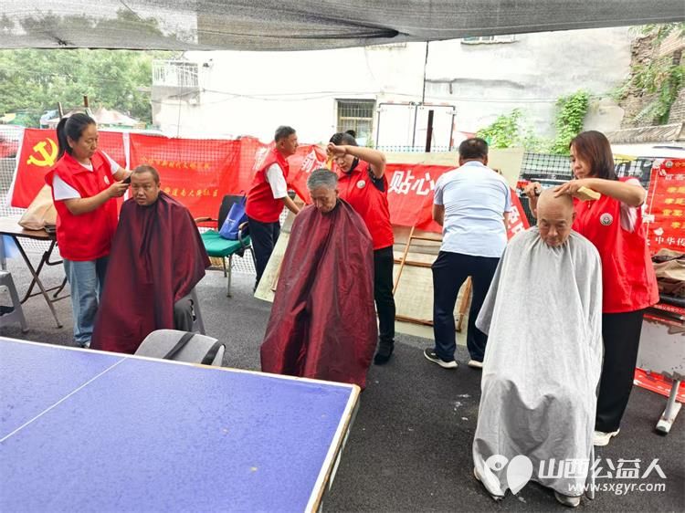 志愿服务进社区健康活动暖人心----介休市敬老协会志愿者2025年8月27日走进东南街道南大街社区为社区所有老人们爱心理发义诊 - 第6张 - 山西公益人 志愿服务进社区健康活动暖人心----介休市敬老协会志愿者2025年8月27日走进东南街道南大街社区为社区所有老人们爱心理发义诊 - 第6张